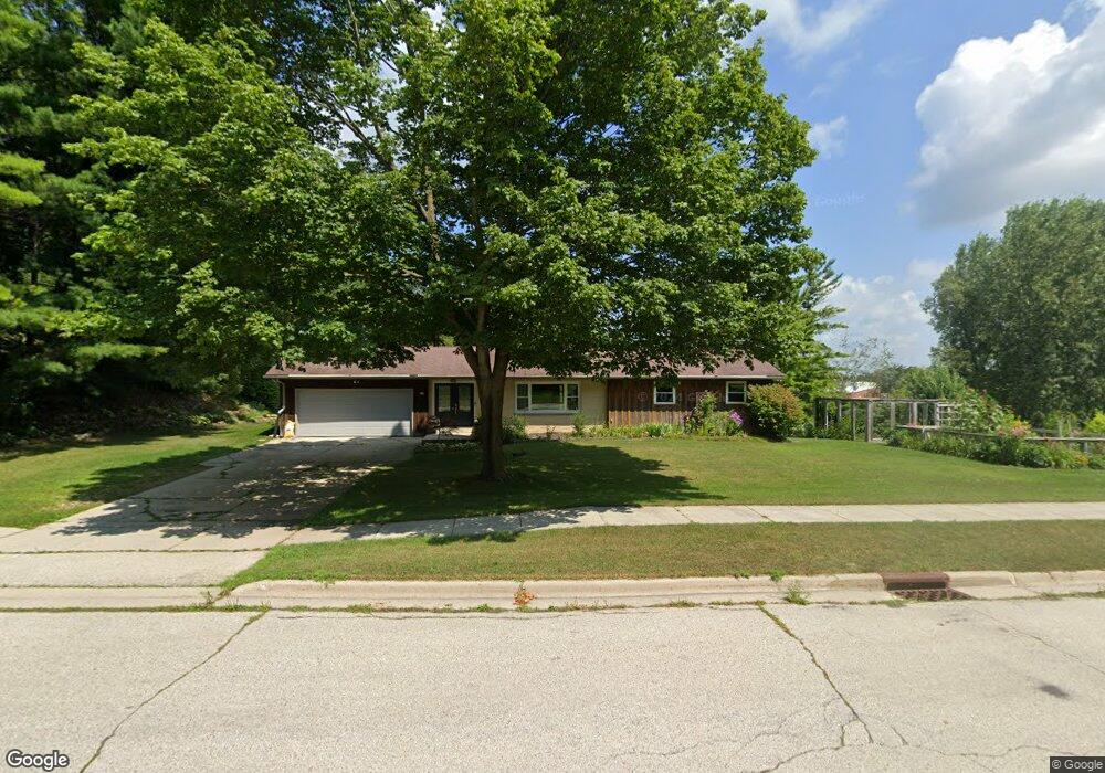 218 Bonnie Ln, Kewaskum, WI 53040 - photo 1