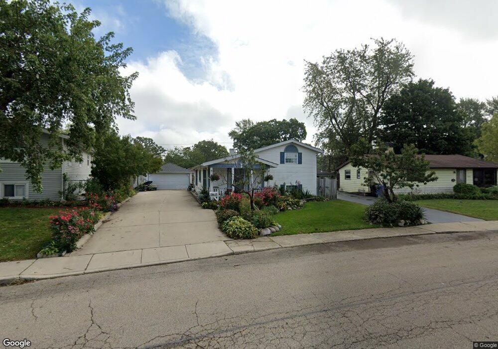 1245 Navajo Dr, Carpentersville, IL 60110 - photo 1