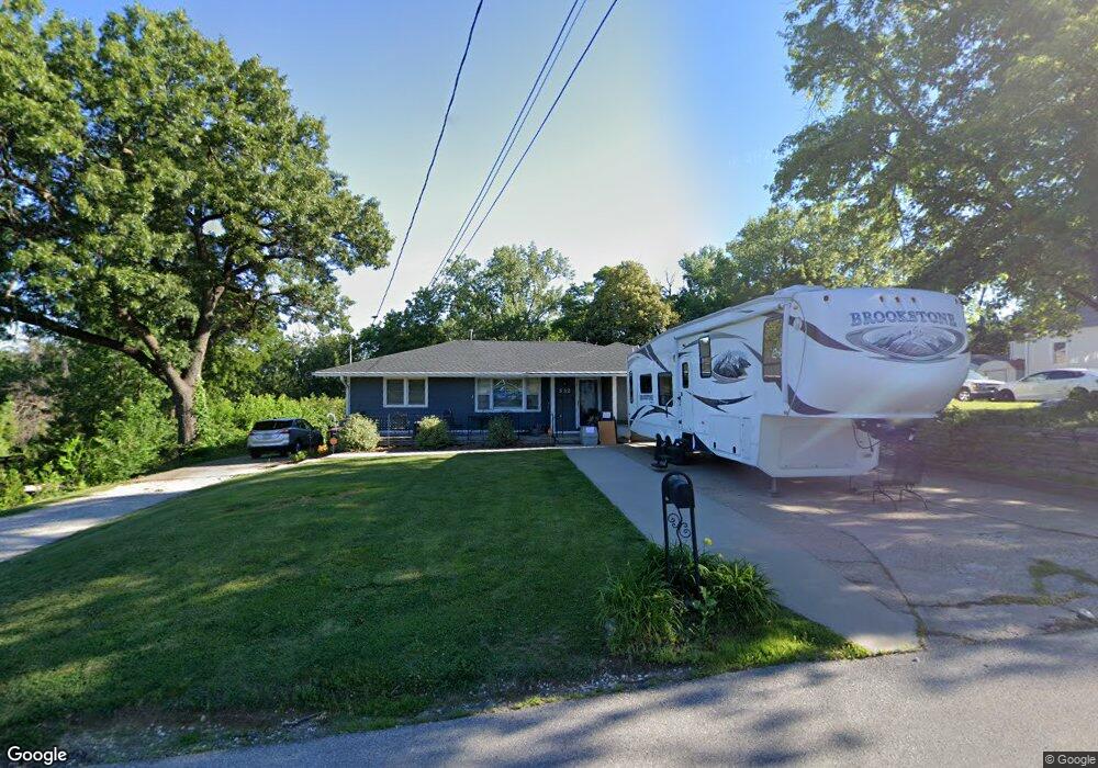 932 E King Ave, Des Moines, IA 50315 - photo 1