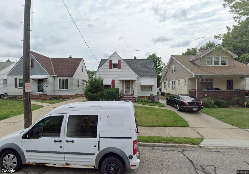 5251 Arch St, Maple Heights, OH 44137 - photo 1