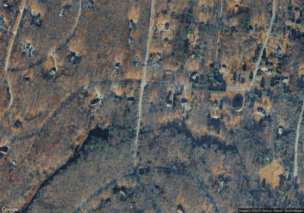 164 Locust Dr, Milford, PA 18337 - photo 1