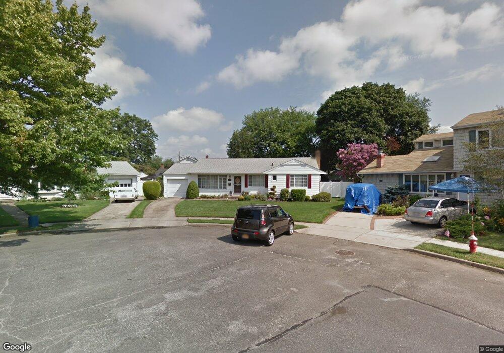 4 Pasture Ct, Bethpage, NY 11714 - photo 1