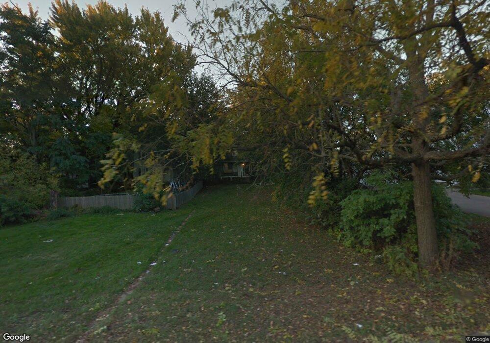 1035 E Locust St, Davenport, IA 52803 - photo 1