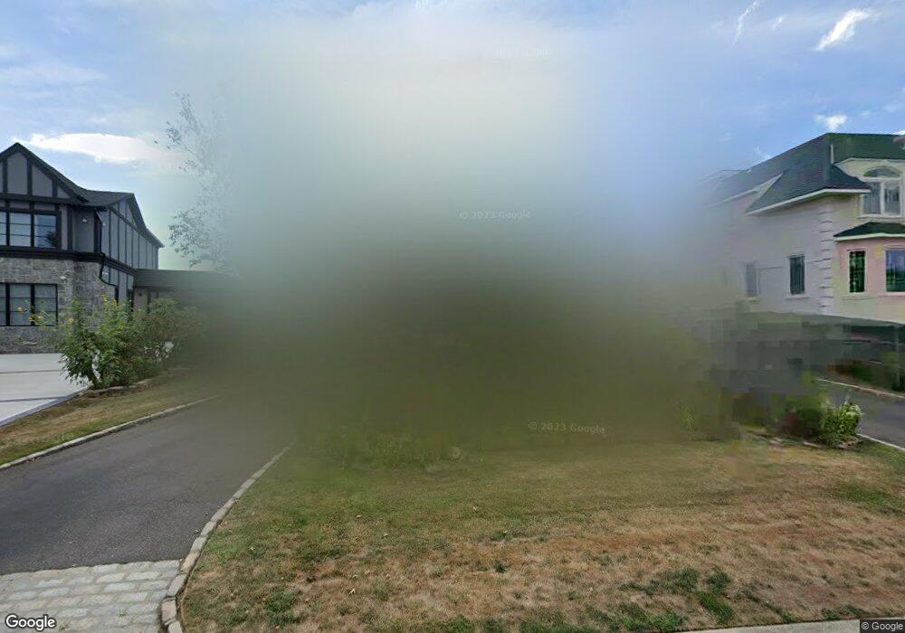 73 Harborview W, Lawrence, NY 11559 - photo 1