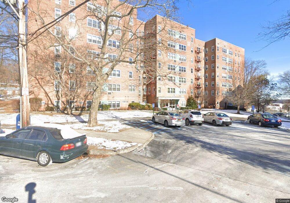 98 Dehaven Dr unit 3K, Yonkers, NY 10703 - photo 1