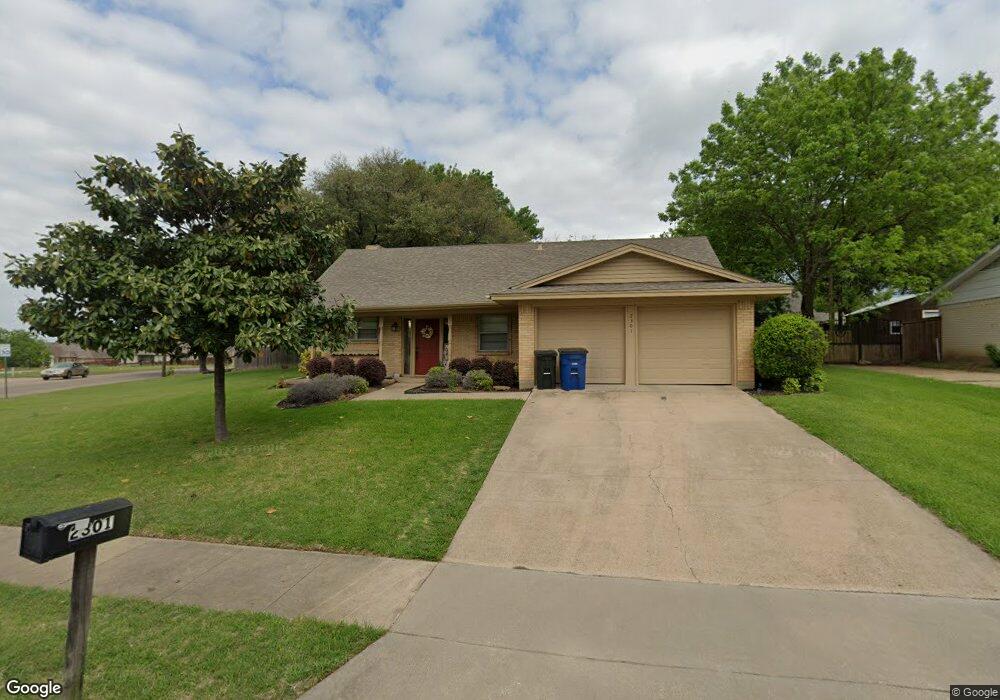2301 Woodlawn Dr, Ennis, TX 75119 - photo 1
