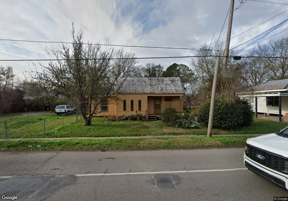 564 E Saint Peter St, New Iberia, LA 70560 - photo 1