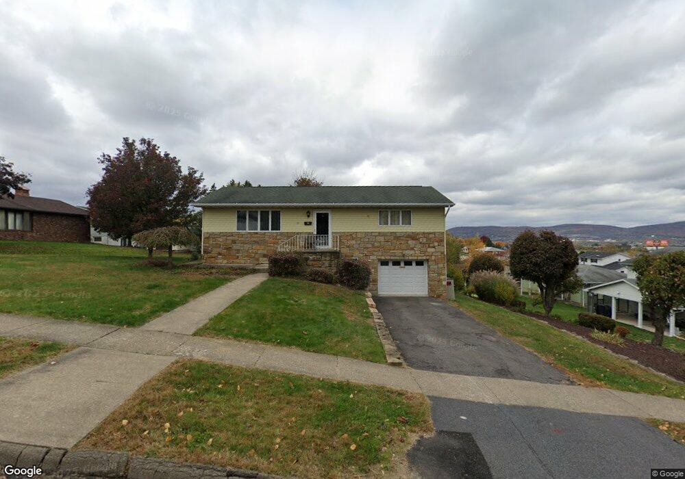 804 E Swinnick Dr, Dunmore, PA 18512 - photo 1