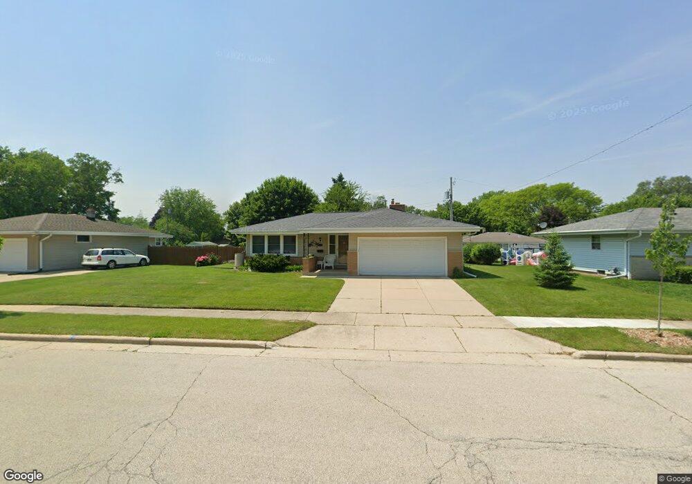1936 Manhattan Dr, Waukesha, WI 53186 - photo 1
