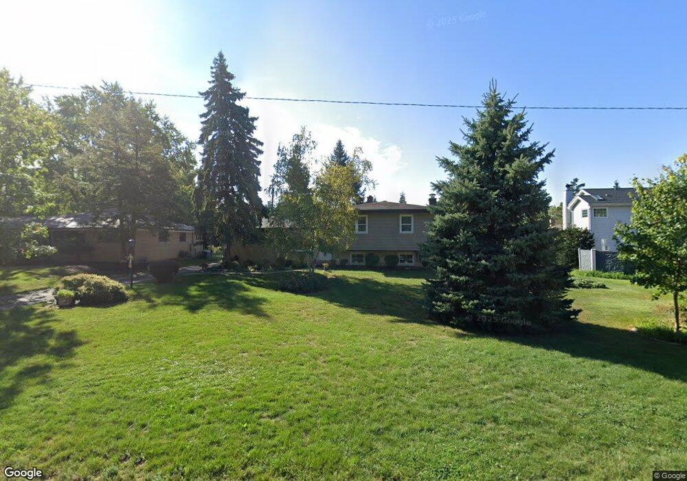 1061 Everett Ln, Des Plaines, IL 60018 - photo 1