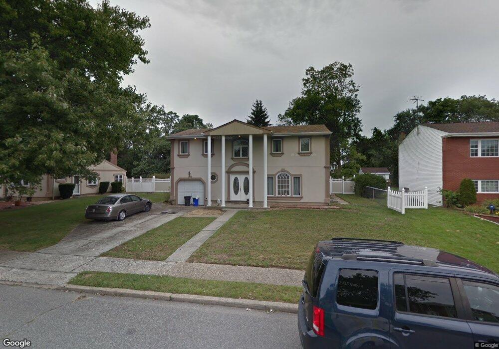 21 Sunshine Ln, Amityville, NY 11701 - photo 1