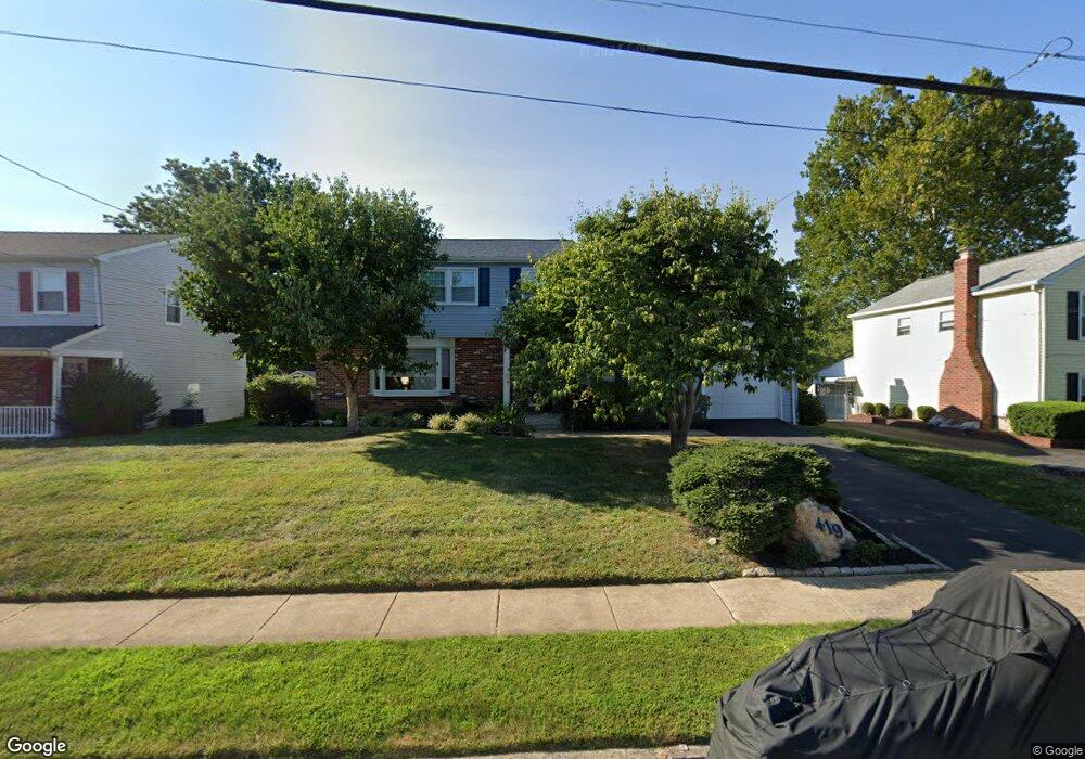 419 Sir Galahad Dr, Brookhaven, PA 19015 - photo 1