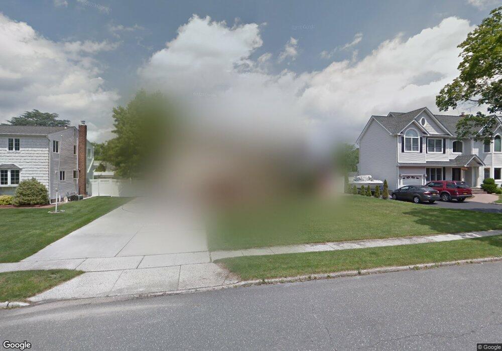 11 Cameo Rd, ComMacK, NY 11725 - photo 1