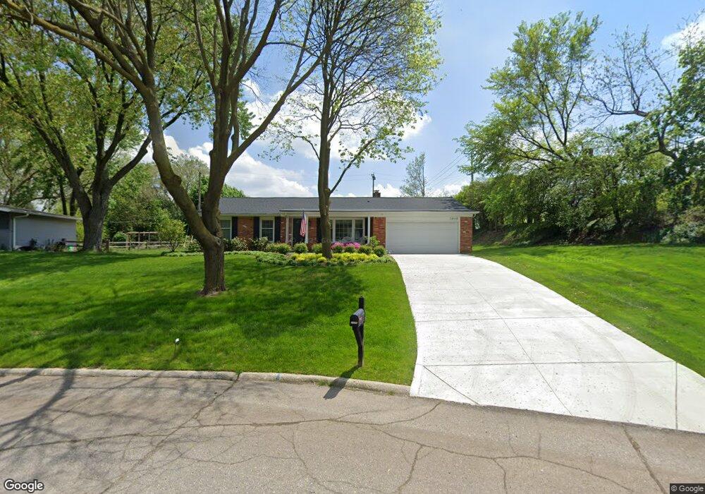 2848 Rossmoor Cir, Bloomfield Hills, MI 48302 - photo 1