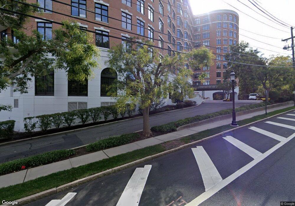 The Top unit SH4, Maplewood Twp., NJ 07040 - photo 1