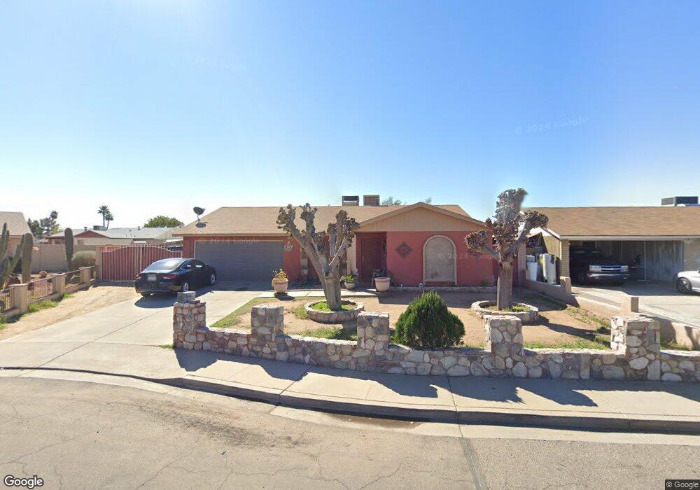 7701 W Clayton Dr, Phoenix, AZ 85033 - photo 1