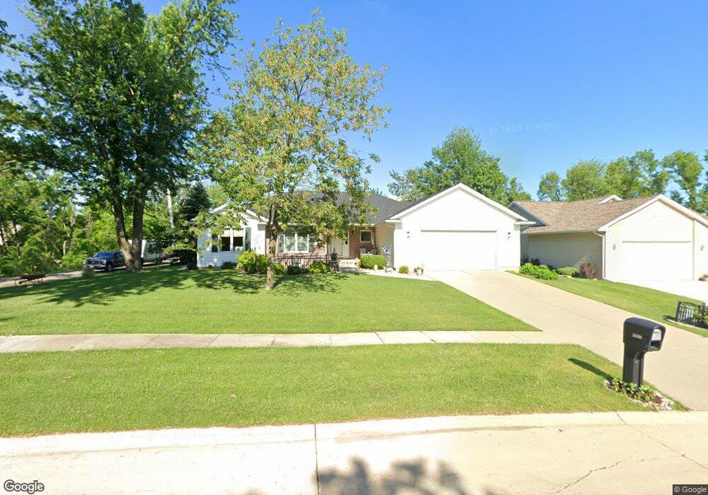 1302 Sydney Ct NW, Cedar Rapids, IA 52405 - photo 1