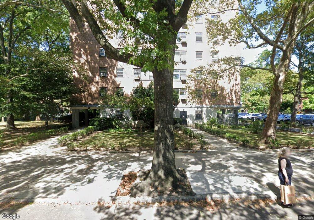 3334 Crescent St unit 10D, Astoria, NY 11106 - photo 1