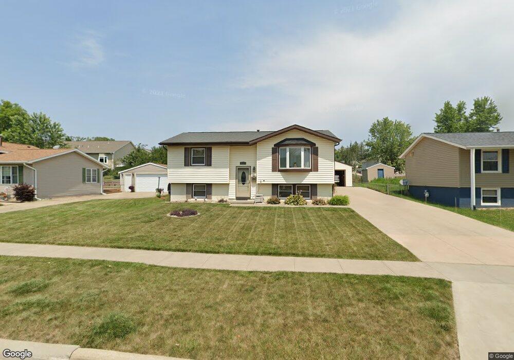 1408 N Ave NW, Cedar Rapids, IA 52405 - photo 1