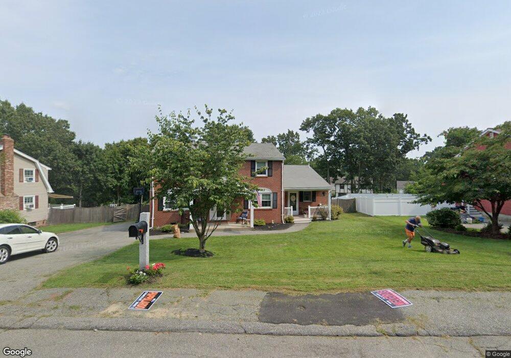 10 Fieldstone Dr, Woburn, MA 01801 - photo 1