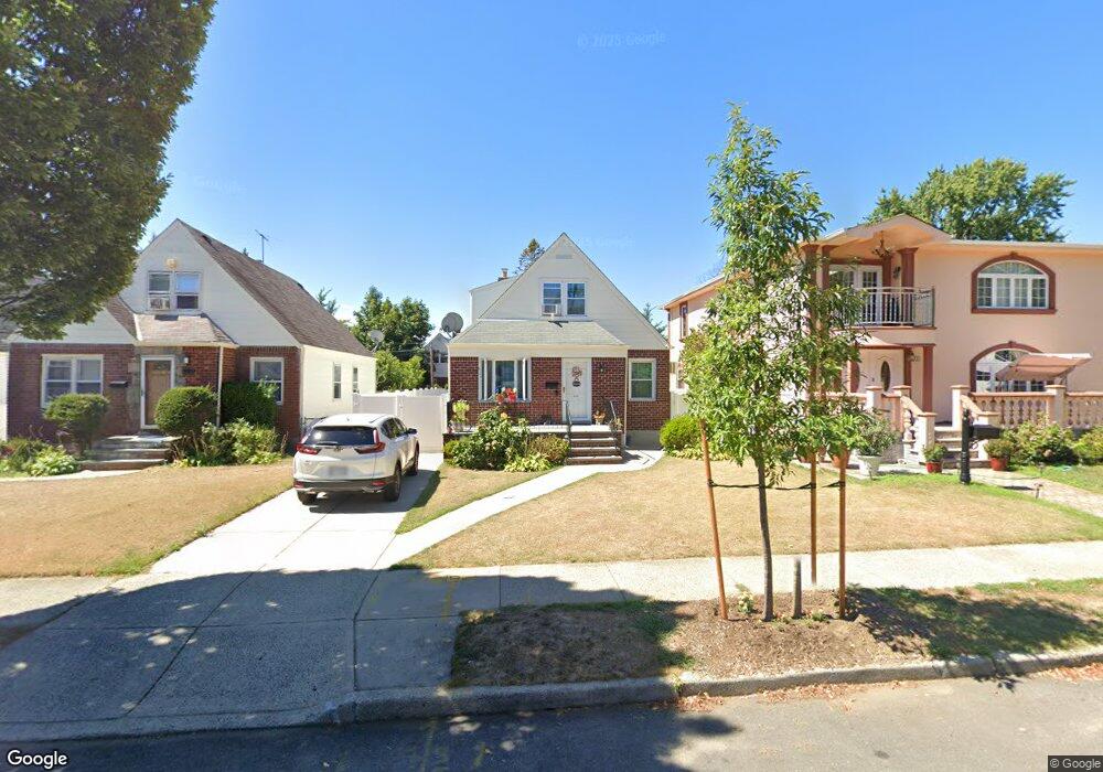 8240 266th St, Glen Oaks, NY 11004 - photo 1