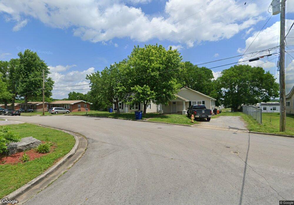 902 Woodbury St, Shelbyville, TN 37160 - photo 1