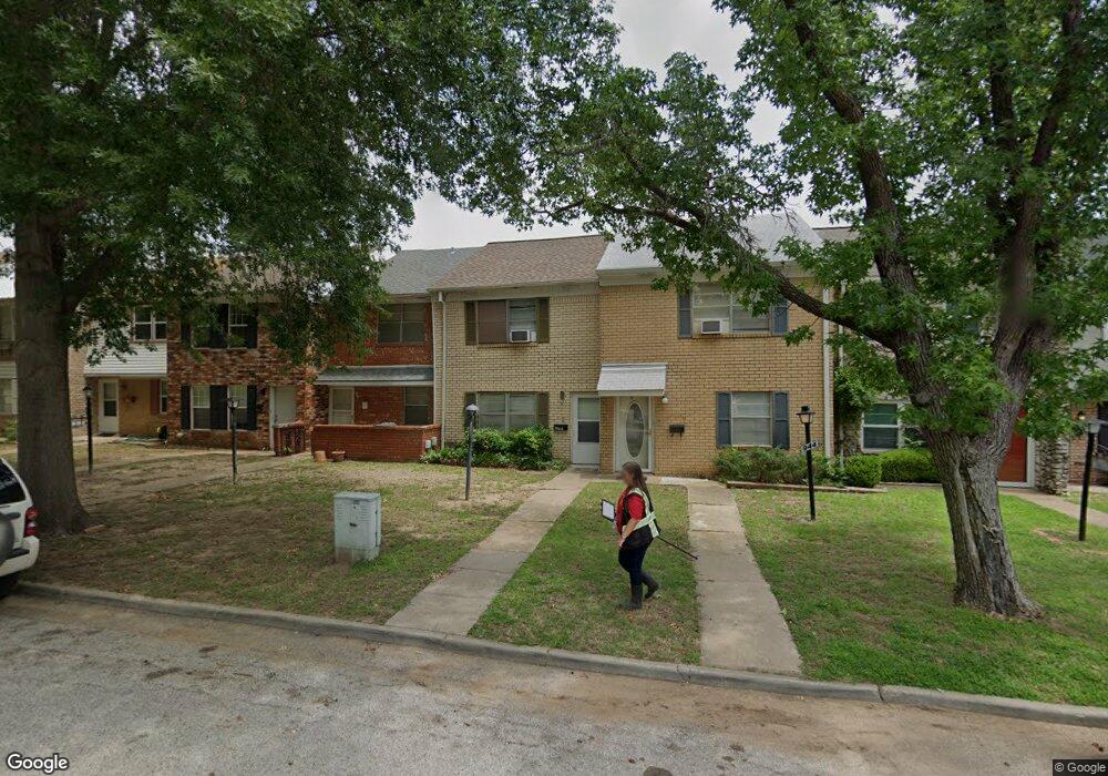 942 P St SW unit 9, Ardmore, OK 73401 - photo 1