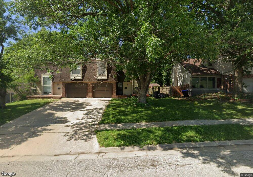 2608 SW 30th St, Topeka, KS 66611 - photo 1