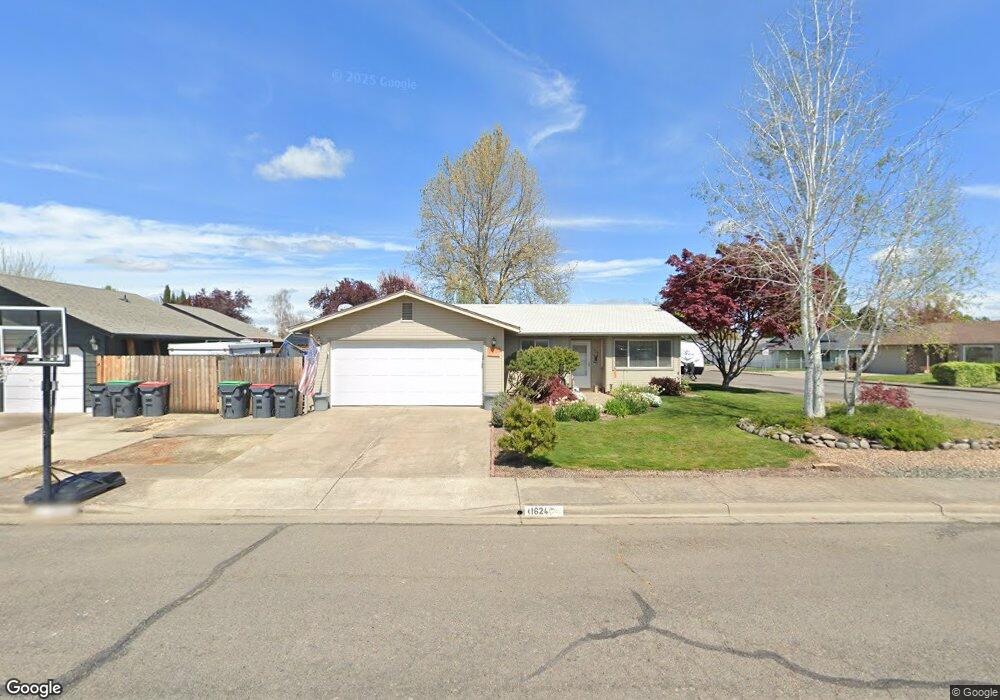 1624 Jessica Cir, Central Point, OR 97502 - photo 1