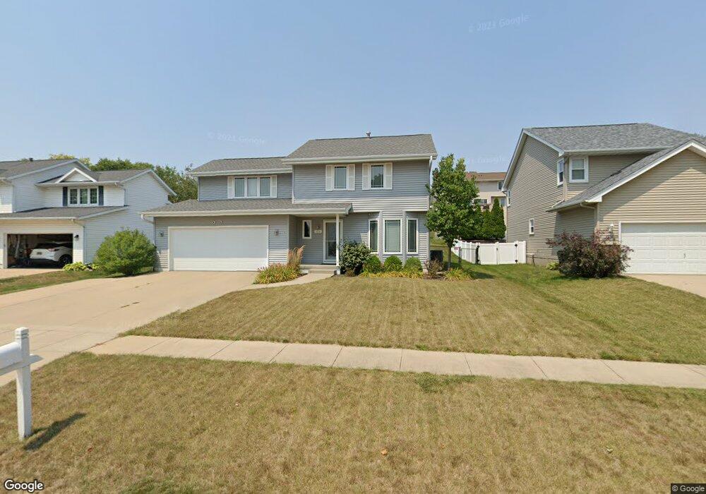 4232 Pearl Ave NW, Cedar Rapids, IA 52405 - photo 1