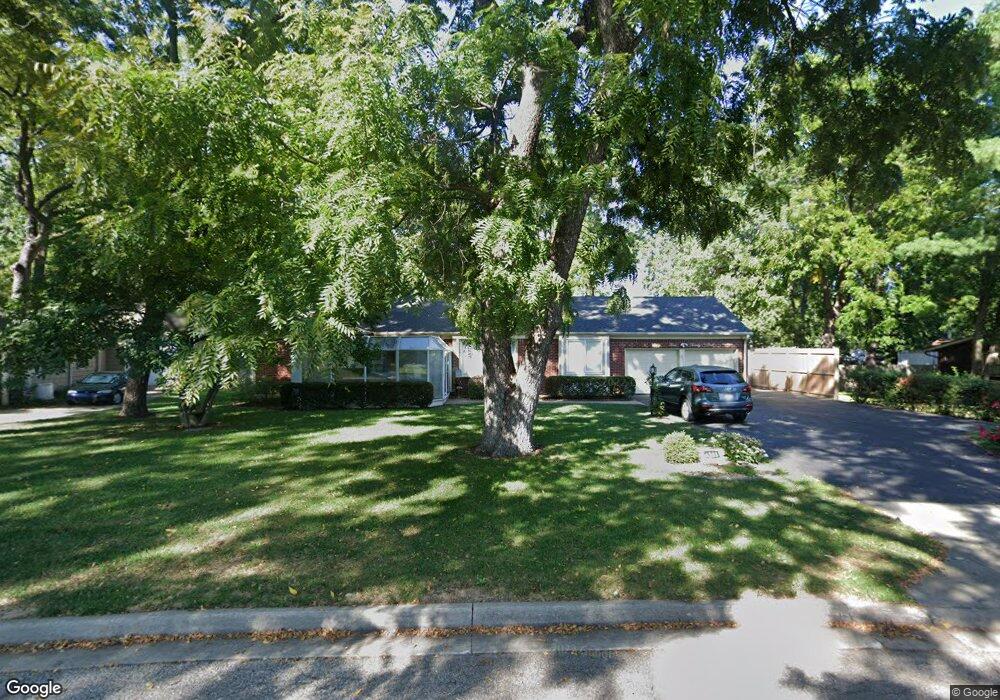 6321 Robinhood Ln, Shawnee, KS 66203 - photo 1