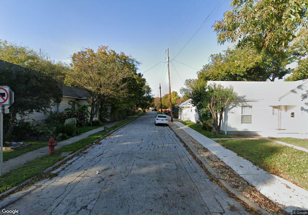 302 NW 2nd St, Grand Prairie, TX 75050 - photo 1