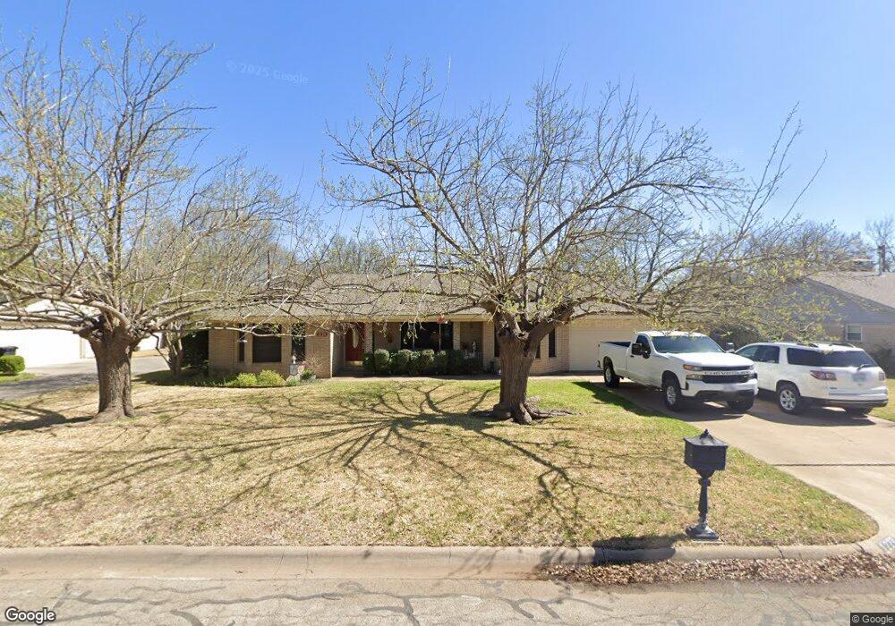 1229 Crestwood Dr, Cleburne, TX 76033 - photo 1