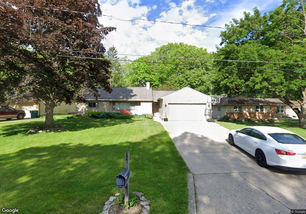 527 Sharon Dr, Flushing, MI 48433 - photo 1