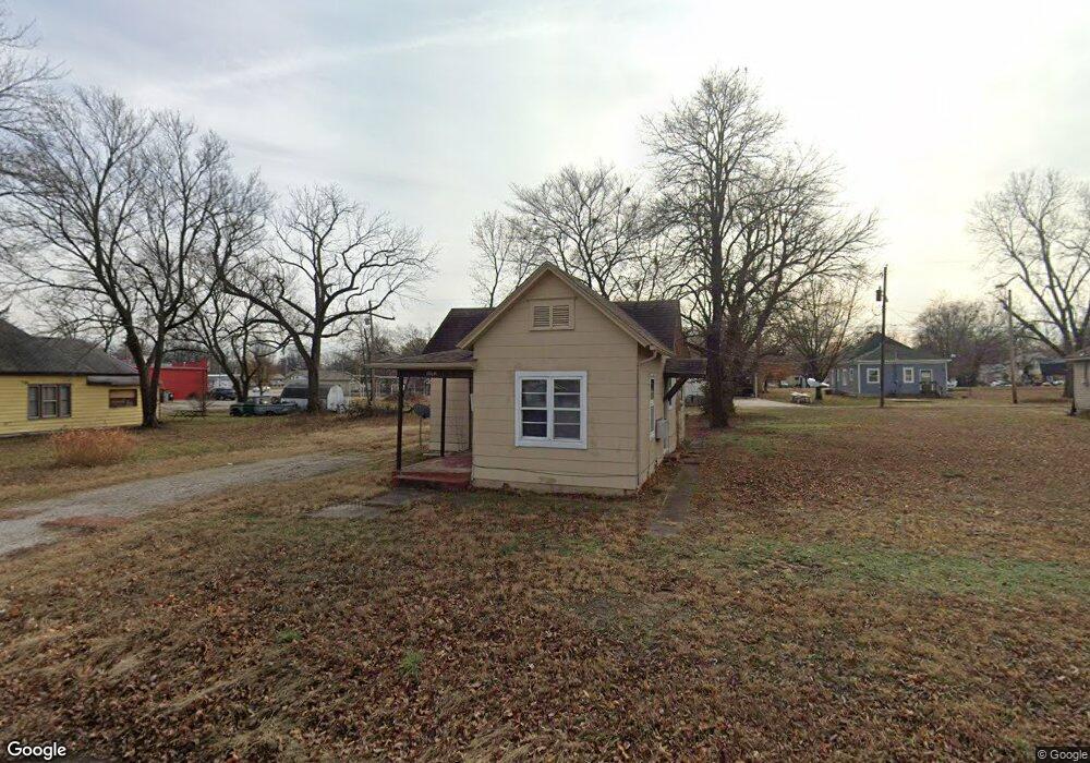 1612 Felix Ave, Parsons, KS 67357 - photo 1