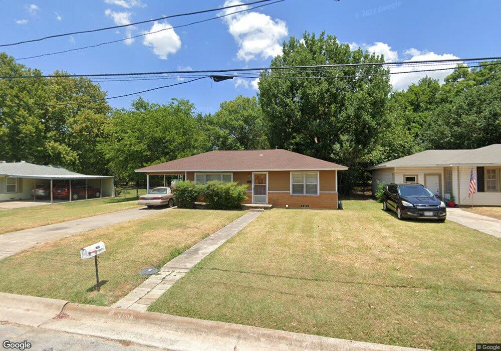 1609 Elizabeth St, Gainesville, TX 76240 - photo 1
