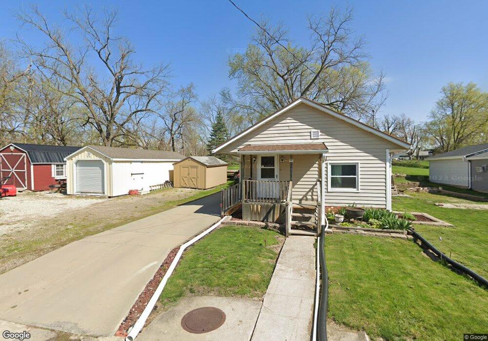 1122 N 3rd Ave W, Newton, IA 50208 - photo 1
