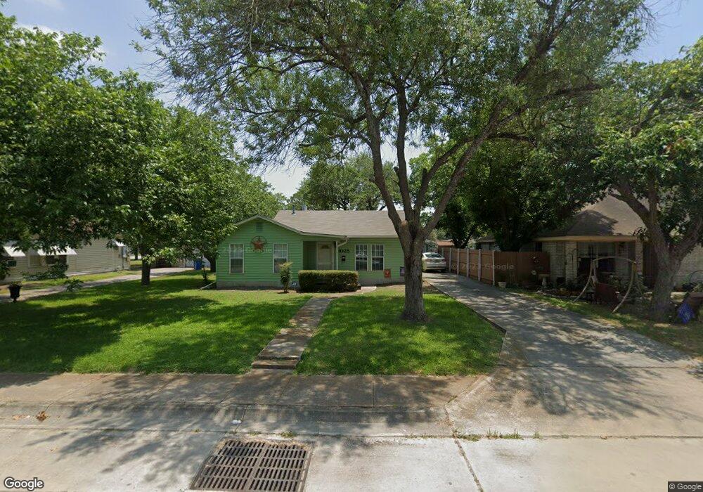 1025 E Weinert St, Seguin, TX 78155 - photo 1