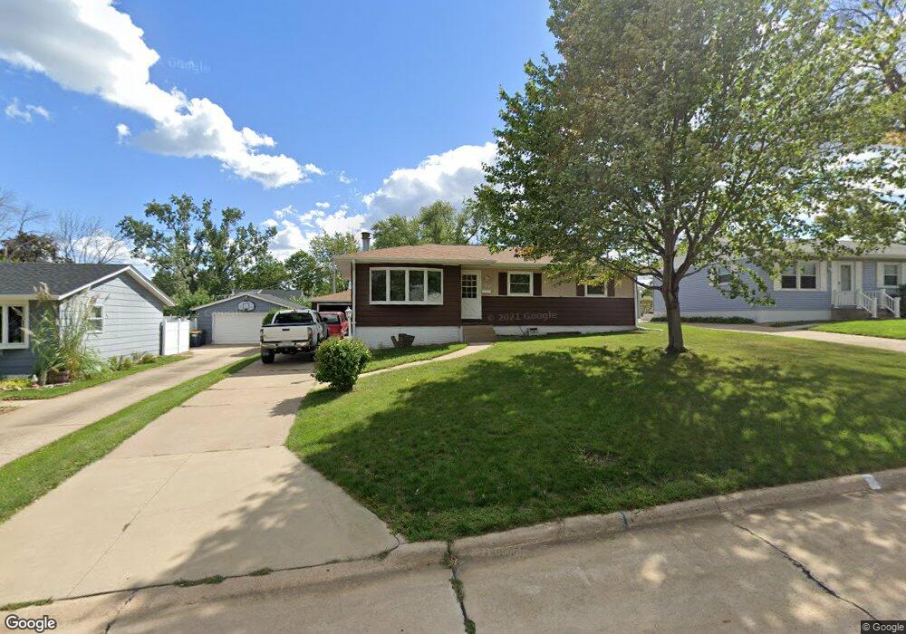 104 E Clark St, Hiawatha, IA 52233 - photo 1