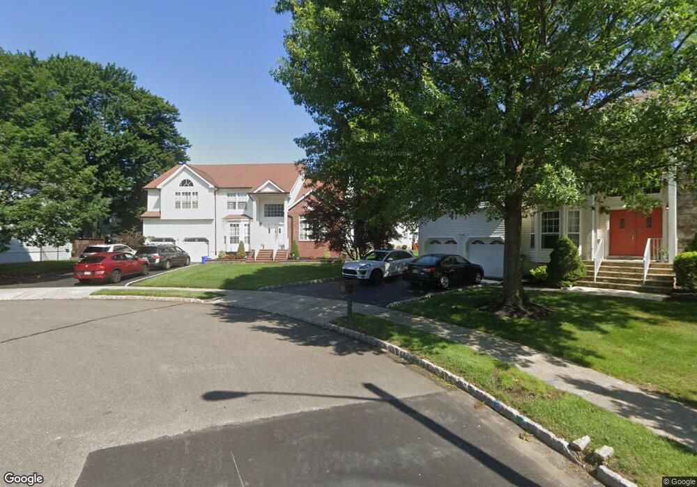 39 Greyhound Ct, Kendall Park, NJ 08824 - photo 1