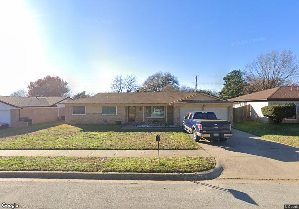 913 Chattanooga Dr, Bedford, TX 76022 - photo 1