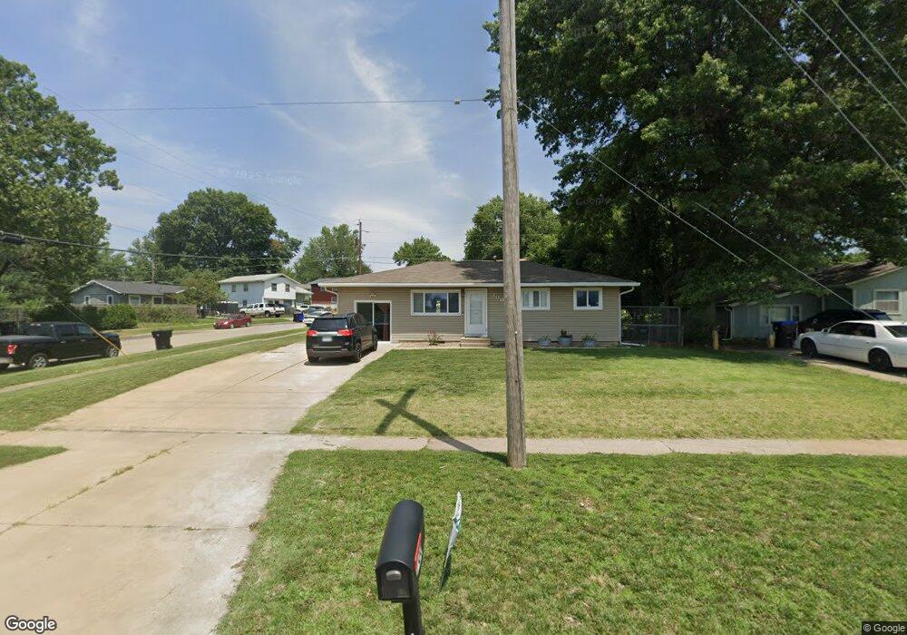700 SE 37th St, Topeka, KS 66605 - photo 1