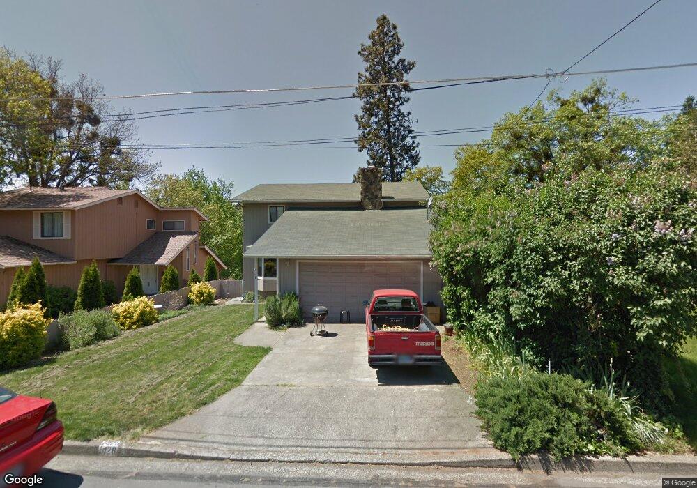 1428 NW Hawthorne Ave, Grants Pass, OR 97526 - photo 1