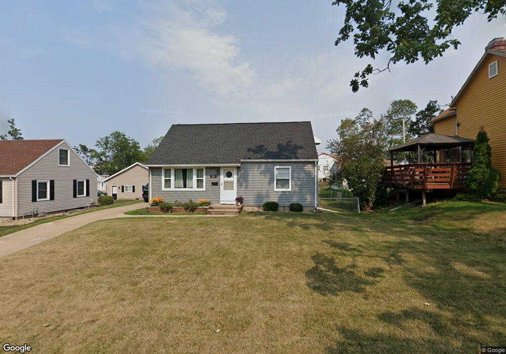 2221 Mallory St SW, Cedar Rapids, IA 52404 - photo 1