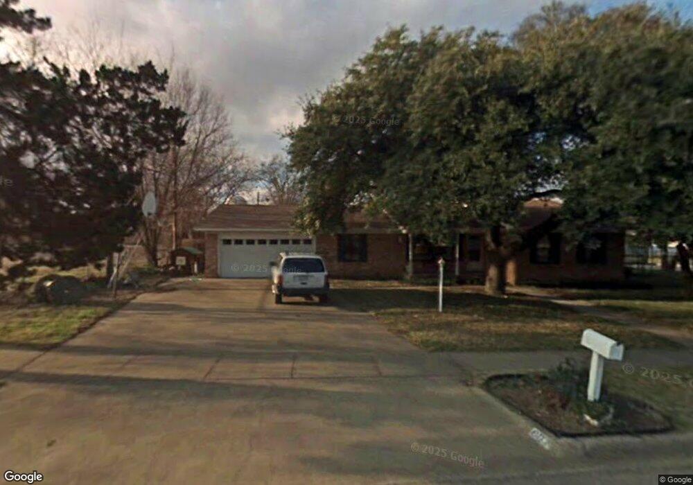 802 Phillips St, Cleburne, TX 76033 - photo 1