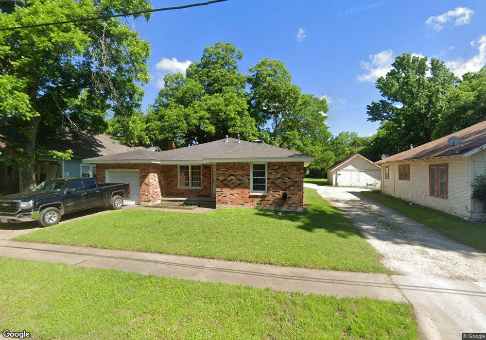 220 W Willingham St, Cleburne, TX 76033 - photo 1