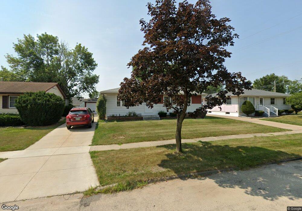 3313 Iris Ave NW, Cedar Rapids, IA 52405 - photo 1