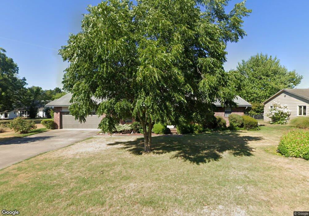 310 Center Place, Parsons, KS 67357 - photo 1