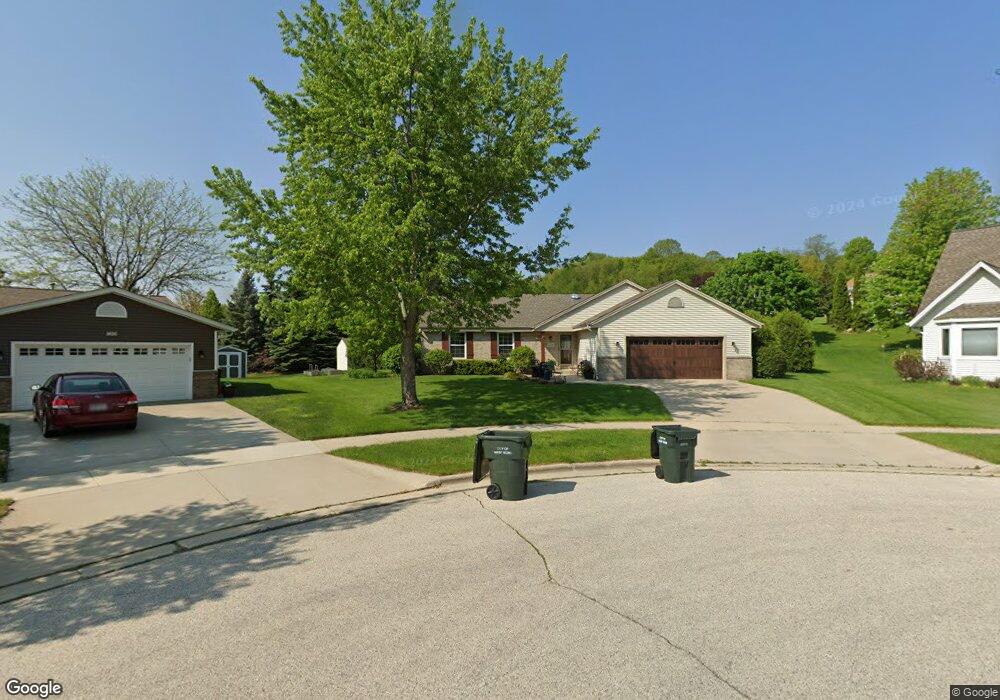 1428 Villa Park Ct, West Bend, WI 53090 - photo 1