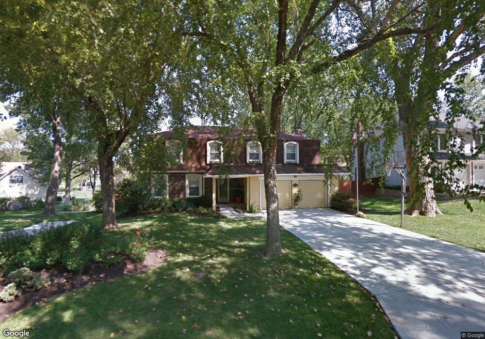 7727 Rosehill Rd, Shawnee, KS 66216 - photo 1